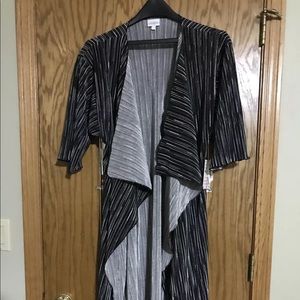 NWT Lularoe Shirley Sm Black w silver vertical